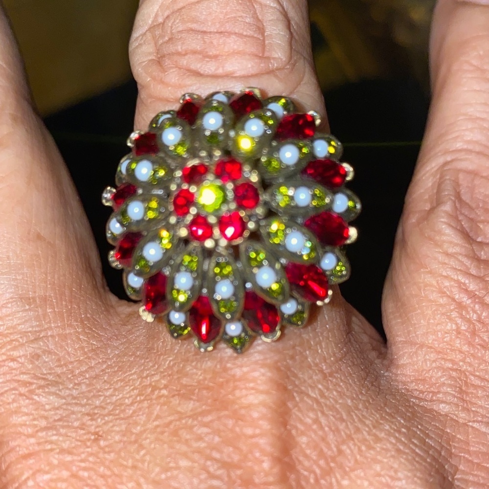 Heidi Daus Elegant Domed Starburst Swarovski Crystal Ring - Picture 7 of 15